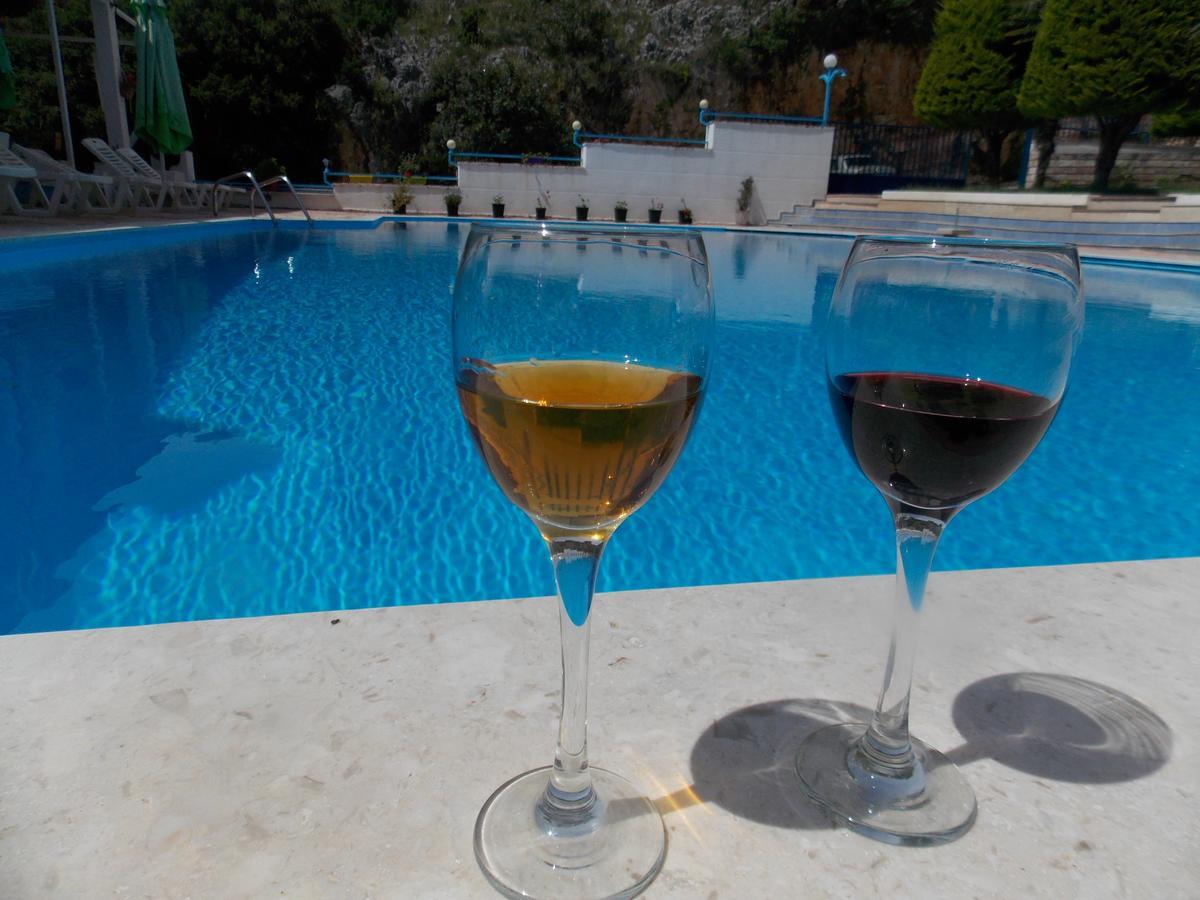 Hotel Dea Sarandë 외부 사진